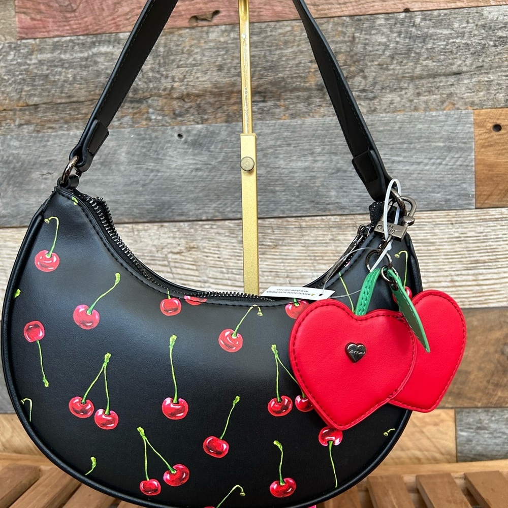 NWT-Betsy Johnson Cherry Print Baguette Shoulder Bag w/Heart Charm - Picture 4 of 7